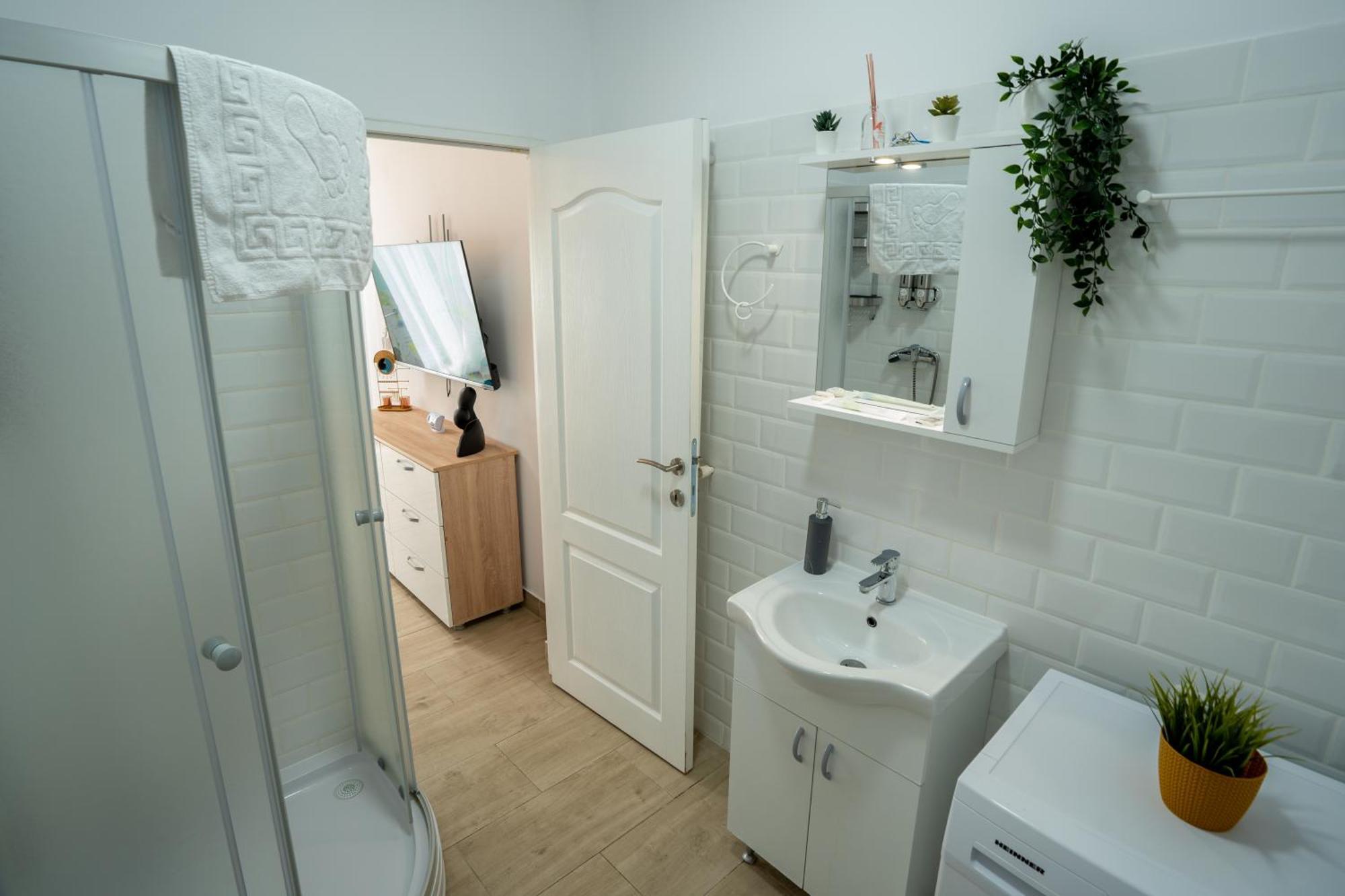 Cozy & Comfortable Apartment, Cismigiu Park - Pop7 Apartment
